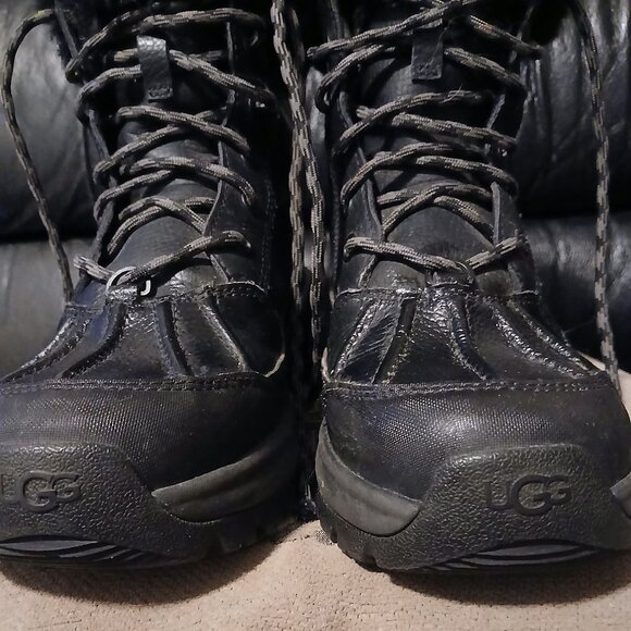 UGG Women's Yose Fluff Waterproof Boot - Picture 5 of 9